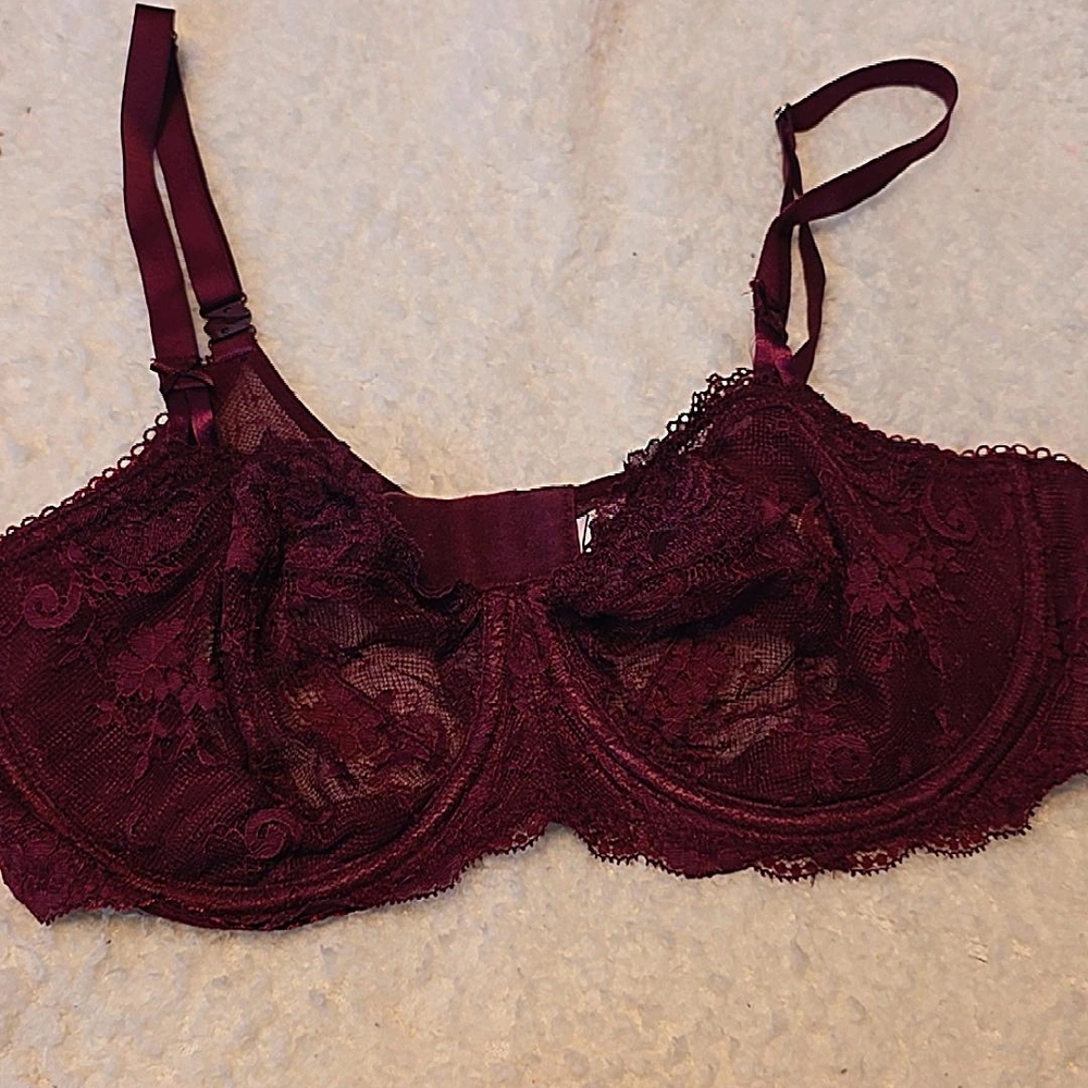 Victoria’s Secret Burgundy Lace Underwire Bra – Sheer Demi
